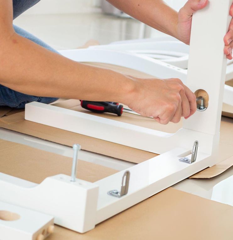 Montaggio e smontaggio mobili